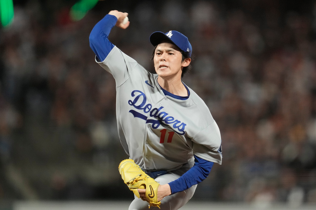 Los Angeles Dodgers pitcher Roki Sasaki throws against the San Francisco Giants during the eighth inning of a baseball game, Friday, Sept. 25, 2026, in San Francisco. (AP Photo/Jeff Chiu)