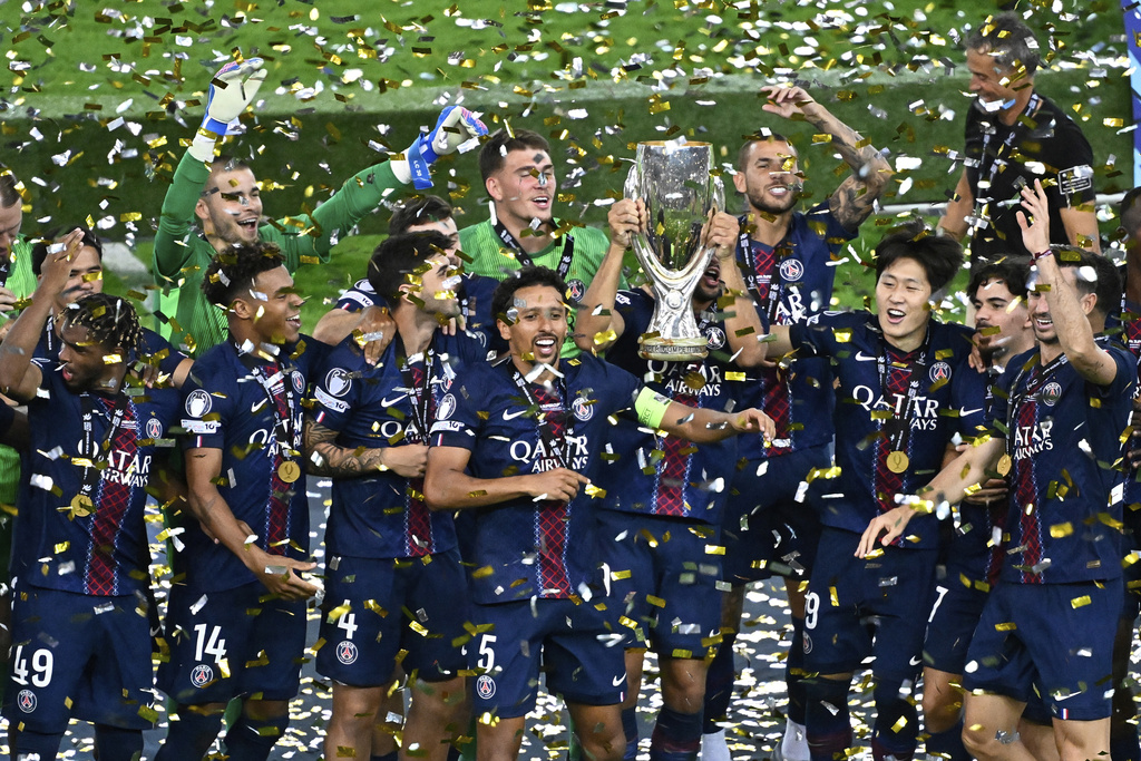 PSG's players celebrate with the trophy after the UEFA Super Cup soccer match between Paris Saint-Germain and Tottenham Hotspur in Udine, Italy, Thursday, Aug. 14, 2025. (AP Photo/Denes Erdos)