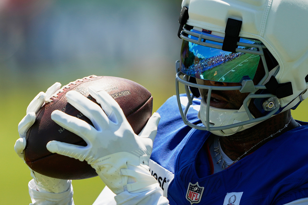 New York Giants' Odell Beckham Jr. catches a pass during an NFL football training camp, Friday, July 31, 2026, in White Sulphur Springs, W.Va. (AP Photo/Chris Carlson)