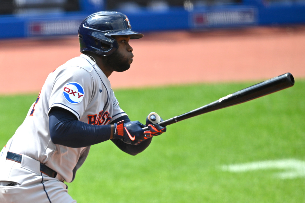 Houston Astros' Yordan Alvarez singles in the sixth inning of a baseball game against the Cleveland Guardians in Cleveland, Wednesday, April 22, 2026. (AP Photo/David Richard)