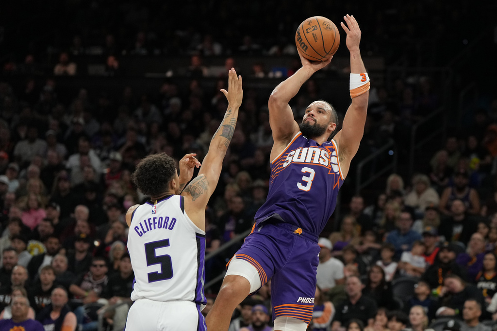 Phoenix Suns forward Dillon Brooks shoots over Sacramento Kings guard Nique Clifford (5) during the second half of an NBA basketball game, Friday, Jan. 2, 2026, in Phoenix. (AP Photo/Rick Scuteri)