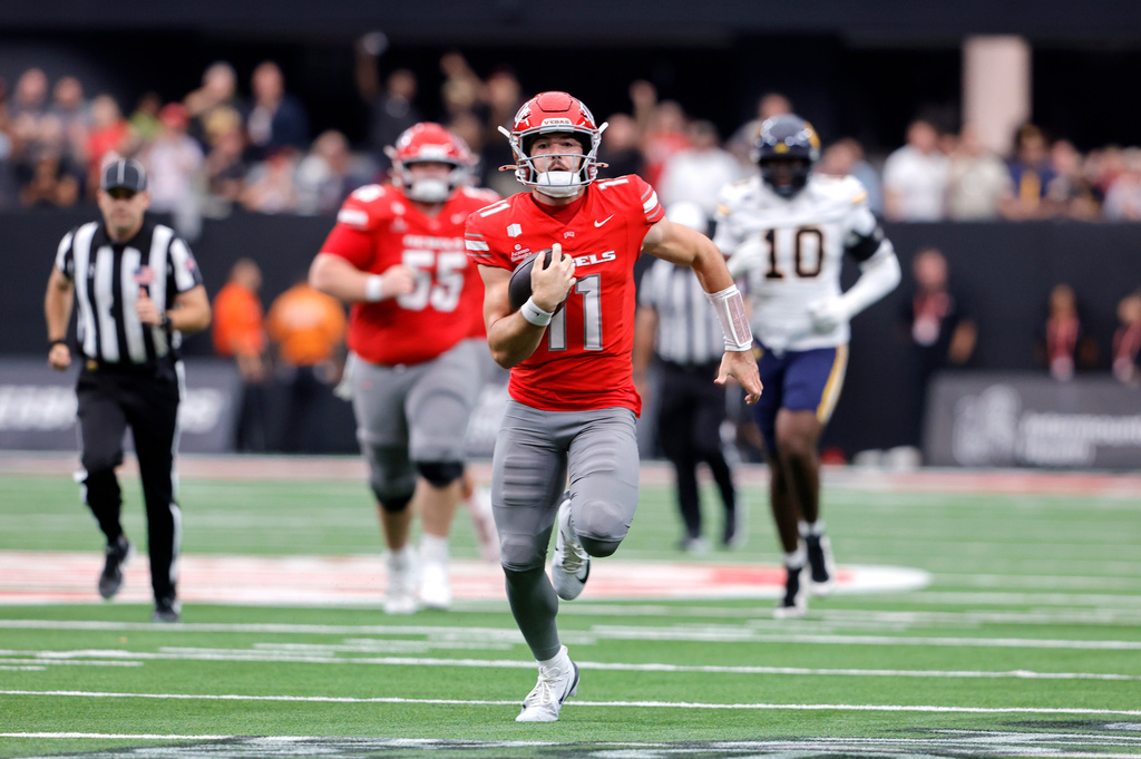 UNLV quarterback Jackson Arnold (11) keeps the ball and runs for a touchdown against California during the first half of an NCAA college football game Saturday, Oct. 3, 2026, in Las Vegas. (Steve Marcus/Las Vegas Sun via AP)