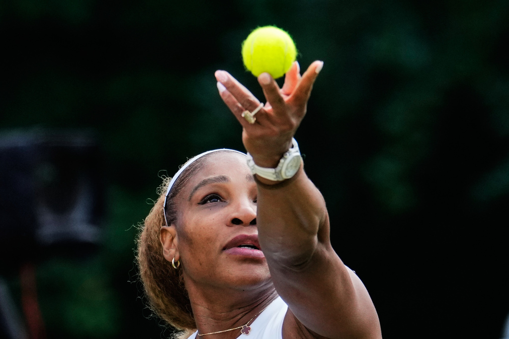 Serena Williams of the U.S. tosses the ball in the air to serve as she and Czech Republic's Karolina Muchova play during their round of 16 doubles match against New Zealand's Erin Routliffe and Mexico's Giuliana Olmo during the WTA 500 Berlin Open tennis tournament at Steffi Graf Stadium, in Berlin, Germany, Tuesday, June 16, 2026. (AP Photo/Ebrahim Noroozi)