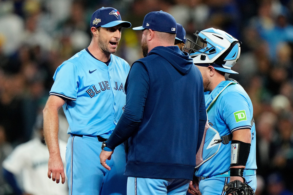 Toronto Blue Jays pitcher Max Scherzer (31) shares some words with Toronto Blue Jays manager John Schneider during a visit to the mound in fifth inning MLB American League Championship Series game 4 baseball action against the Seattle Mariners, in Seattle, Thursday, Oct. 16, 2025. (Frank Gunn/The Canadian Press via AP)