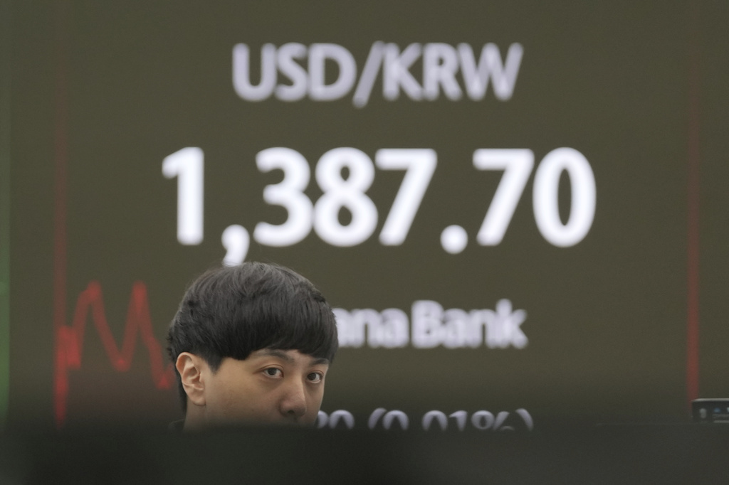 A dealer stands near the screen showing the foreign exchange rate between U.S. dollar and South Korean won at a dealing room of Hana Bank in Seoul, South Korea, Wednesday, Sept. 10, 2025. (AP Photo/Lee Jin-man)