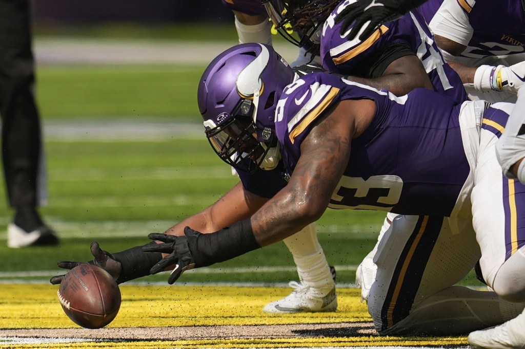 Minnesota Vikings defensive end Jonathan Allen recovers a fumble during the first half of an NFL football game against the Cincinnati Bengals, Sunday, Sept. 21, 2025, in Minneapolis. (AP Photo/Mike Stewart)