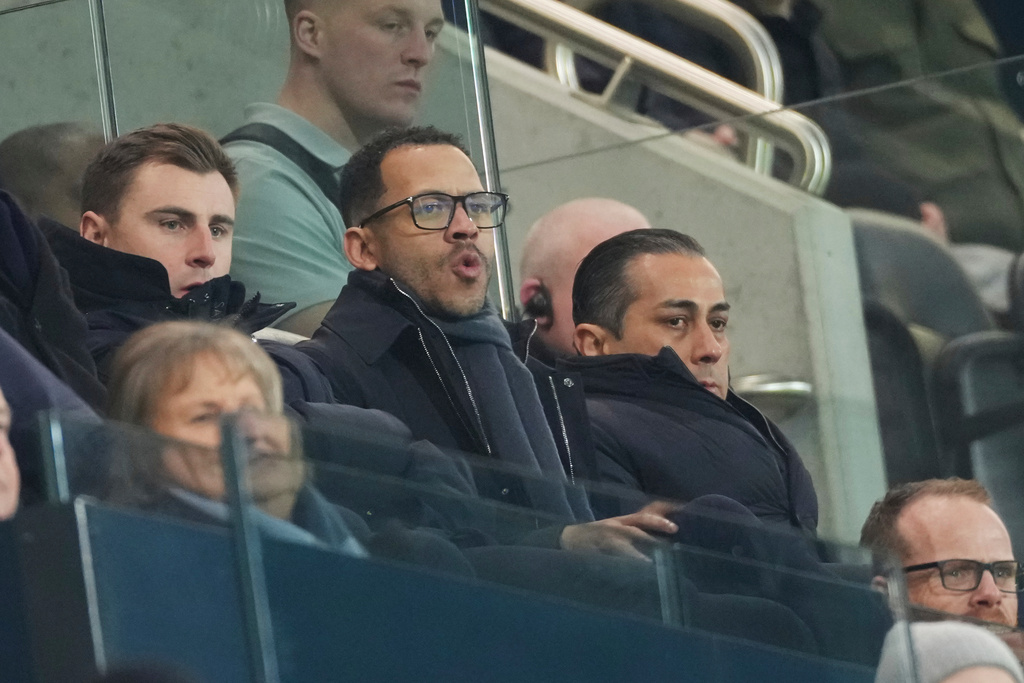 Chelsea's head coach Liam Rosenior, centre, and Chelsea co-owner Behdad Eghbali, right, watch the English Premier League soccer match between Fulham and Chelsea in London, Wednesday, Jan. 7, 2026. (AP Photo/Dave Shopland)