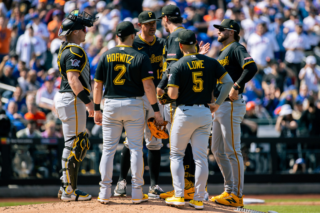 Pittsburgh Pirates manager Don Kelly, (12) removes starting pitcher Paul Skenes (30) in the first inning of an opening-day baseball game against the New York Mets, Thursday, March 26, 2026, in New York. (AP Photo/Angelina Katsanis)