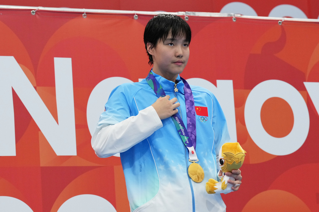 Gold medalist Yu Zidi of China poses on the podium after the women's 400-meter individual medley final in swimming at the Asian Games in Tokyo, Japan, Wednesday, Sept. 23, 2026. (AP Photo/Hiro Komae)
