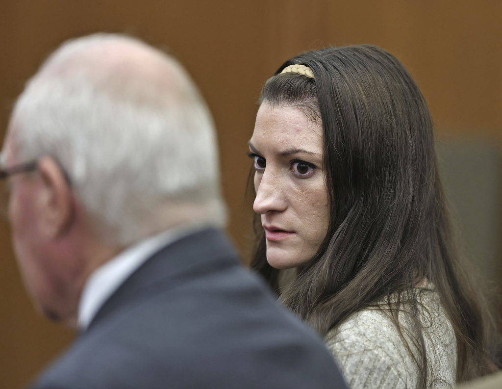 Lindsay Clancy looks to her lawyer Kevin Reddington as the jury keeps deliberating at her murder trial at Plymouth Superior Court in Plymouth, Mass., Tuesday, Sept. 1, 2026. (Greg Derr/The Patriot Ledger via AP, Pool)