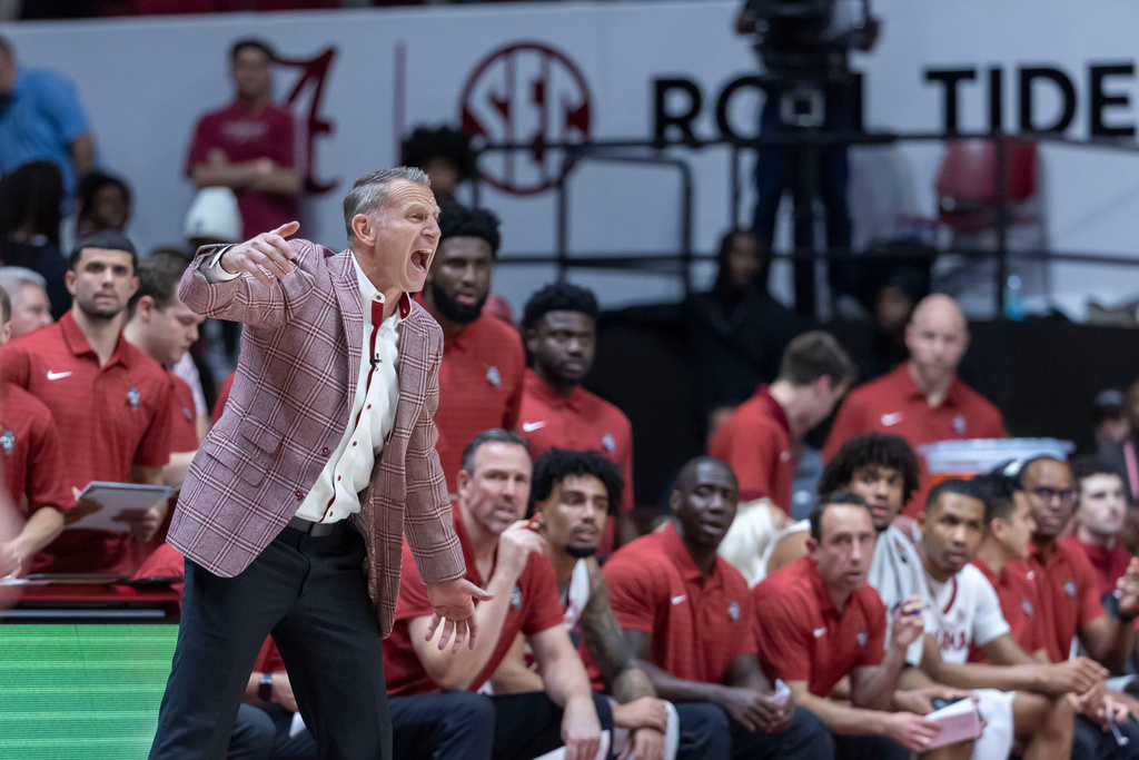 Alabama head coach Nate Oats, left, reacts during the first half of an NCAA college basketball game against Purdue, Thursday, Nov. 13, 2025, in Tuscaloosa, Ala. (AP Photo/Vasha Hunt)