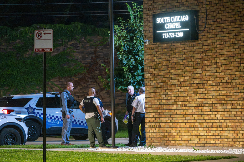 Chicago police investigate South Chicago Chapel after authorities discovered dozens of decomposing bodies in the funeral home's basement on Thursday, Aug. 6, 2026. (Tyler Pasciak LaRiviere/Chicago Sun-Times via AP)