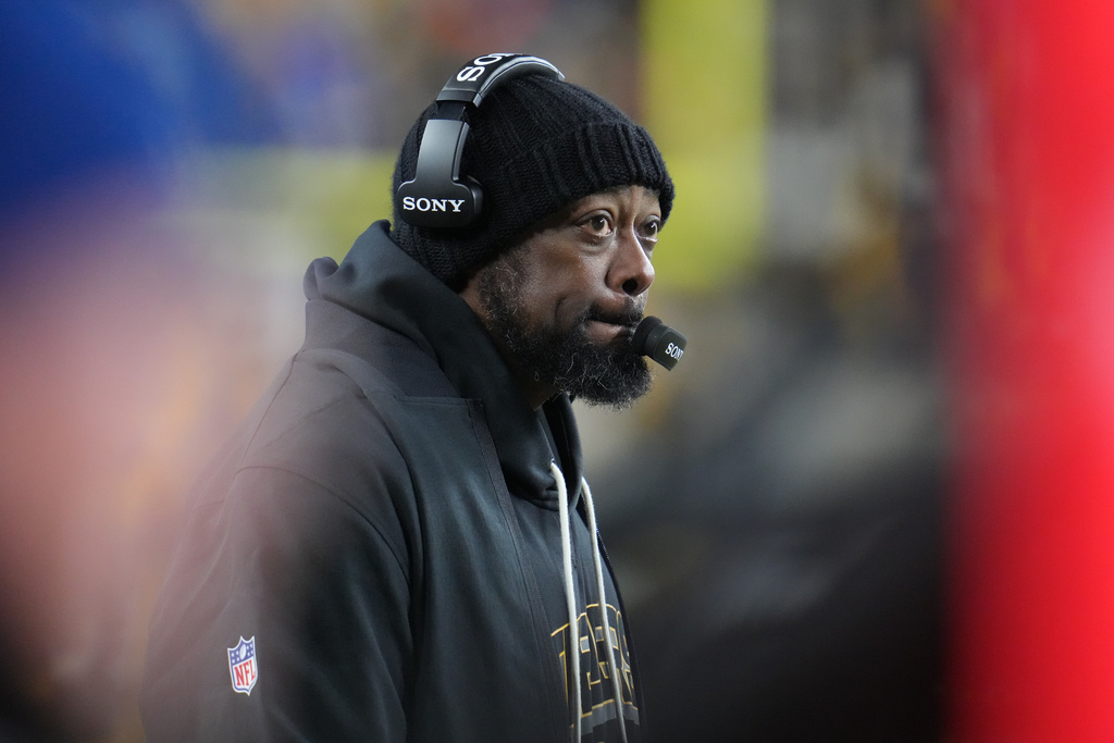 Pittsburgh Steelers head coach Mike Tomlin reacts after an NFL football game against the Buffalo Bills Sunday, Nov. 30, 2025, in Pittsburgh. (AP Photo/Gene J. Puskar)