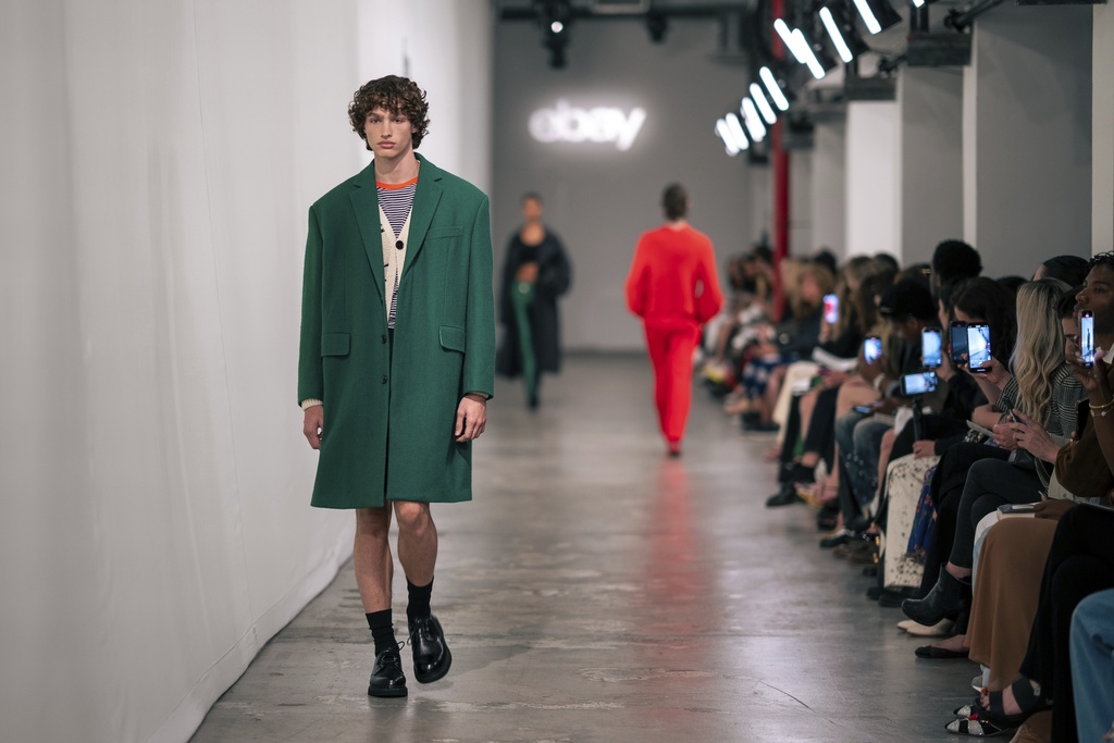 A model walks the runway at the eBay Endless Runway show during New York Fashion Week, Wednesday, Sept. 10, 2025, in New York. (AP Photo/Angelina Katsanis)