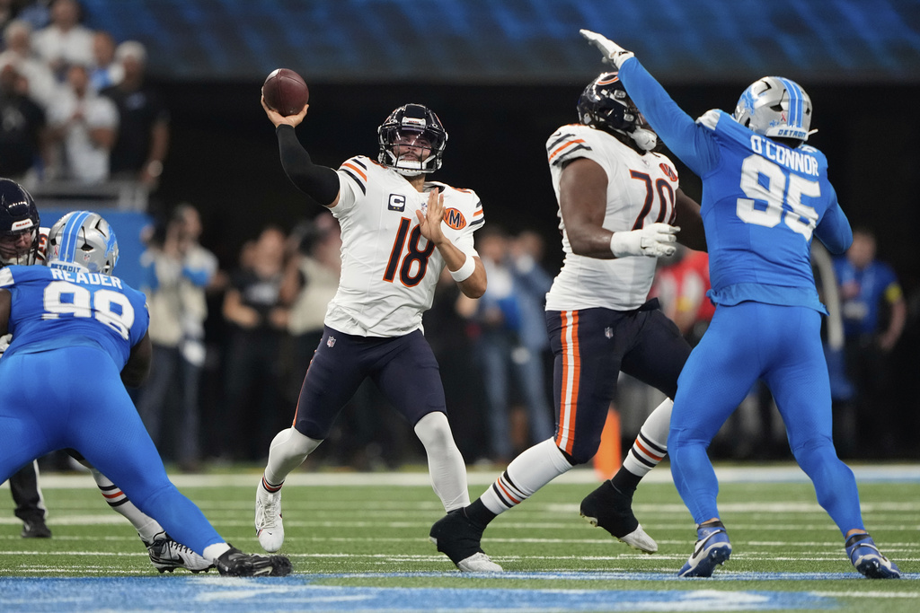 Chicago Bears quarterback Caleb Williams (18) throws against the Detroit Lions during the first half of an NFL football game in Detroit, Sunday, Sept. 14, 2025. (AP Photo/Ryan Sun)