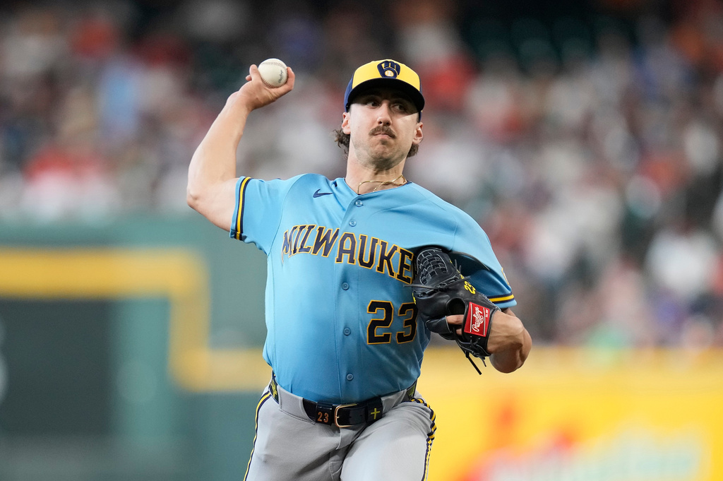 Milwaukee Brewers starting pitcher Brandon Sproat delivers to Houston Astros' Jeremy Pena during the first inning of a baseball game, Saturday, May 30, 2026, in Houston. (AP Photo/Karen Warren)