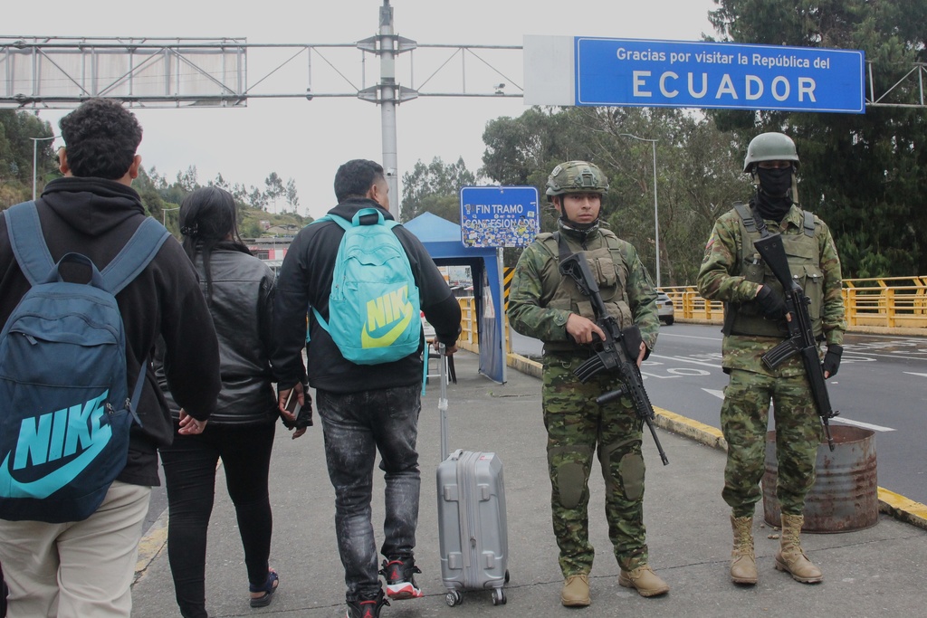 Ecuadorian soldiers stand guard the Rumichaca international bridge in Rumichaca, Colombia, Thursday, Jan. 22, 2026. (AP Photo/Leonardo Castro)