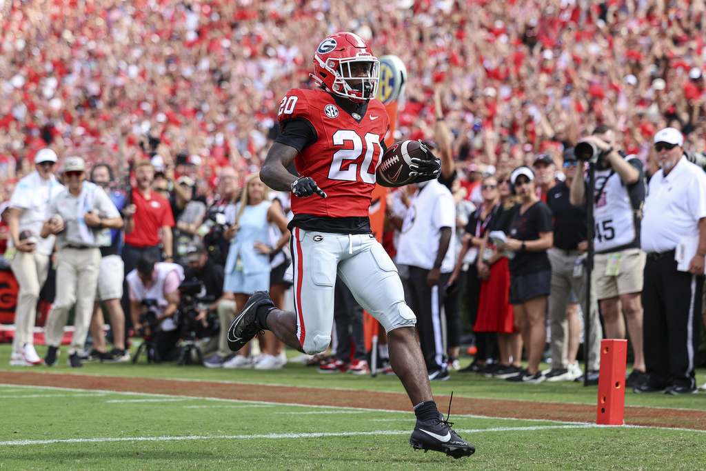 Georgia running back Dwight Phillips Jr (20) scores a touchdown during the first half of an NCAA college football game against Marshall, Saturday, Aug. 30, 2025, in Athens, Ga. (AP Photo/Colin Hubbard)