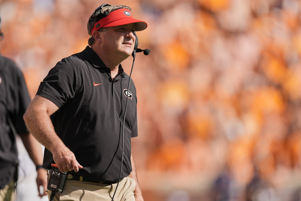 Georgia head coach Kirby Smart looks onto the field during the first half of an NCAA college football game against Tennessee, Saturday, Sept. 13, 2025, in Knoxville, Tenn. (AP Photo/George Walker IV)