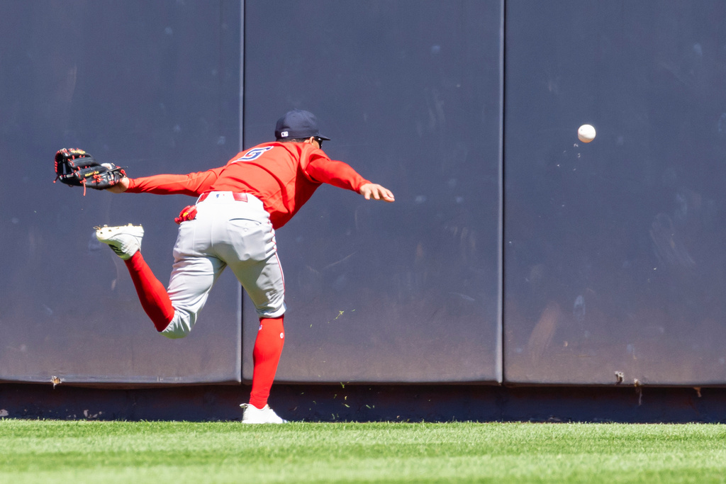 Boston Red Sox center fielder Ceddanne Rafaela (3) cannot make the catch on New York Yankees' Heliot Ramos (34) double in the fourth inning during the first baseball game of a doubleheader, Saturday, Aug. 29, 2026, in New York. (AP Photo/Corey Sipkin)