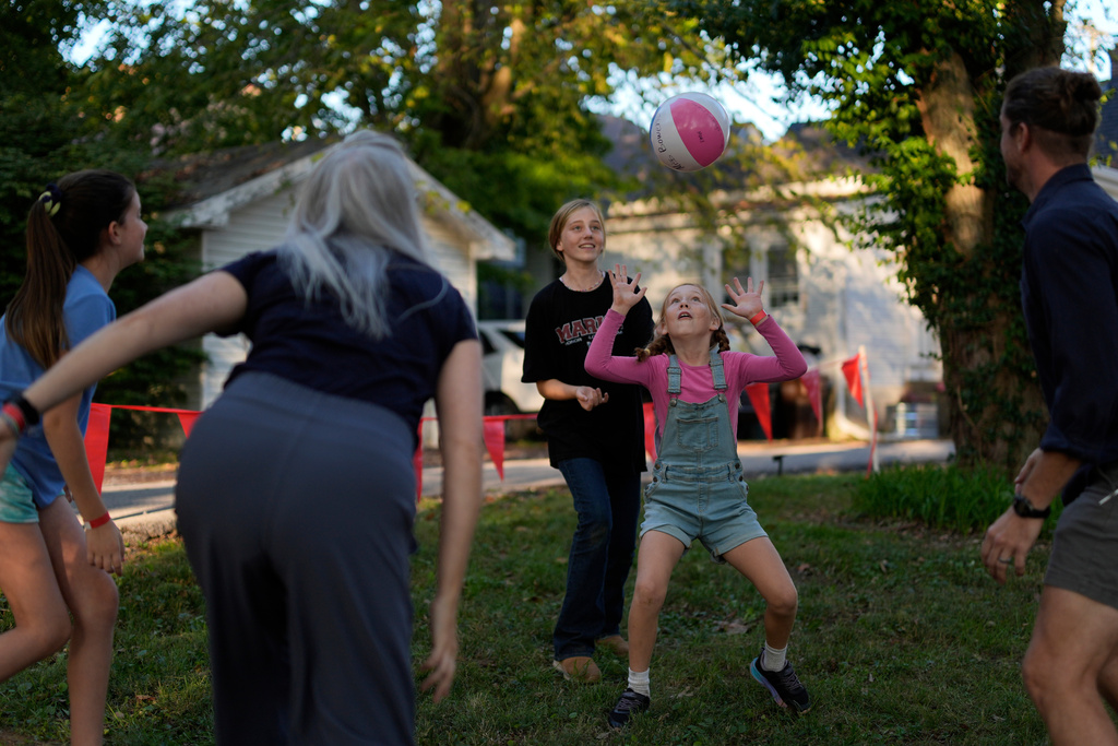 From left, Poppy Theis, Julie Theis, Isabel Fitzgerald, Vivian Fitzgerald, and Brodie Theis, play with a ball during the Beef Bash 2025 tasting event at the Berry Center, Saturday, Oct. 11, 2025, in New Castle, Ky. (AP Photo/Carolyn Kaster)