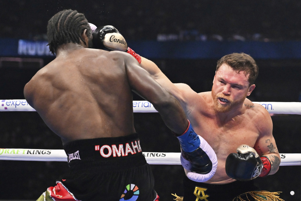Canelo Alvarez, right, punches Terence Crawford during an undisputed super middleweight championship boxing match in Las Vegas, Saturday, Sept. 13, 2025. (AP Photo/David Becker)