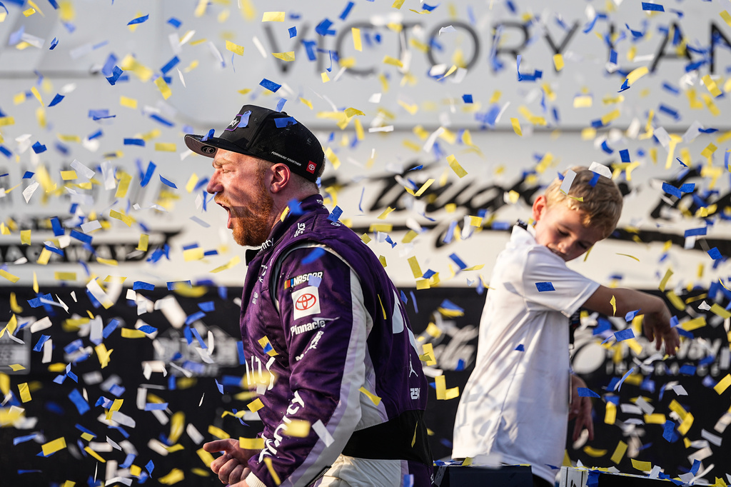 Tyler Reddick, left, celebrates with his son Beau, right, in Victory Lane after winning a NASCAR Cup Series auto race, Sunday, March 22, 2026, in Darlington, S.C.(AP Photo/Matt Kelley)