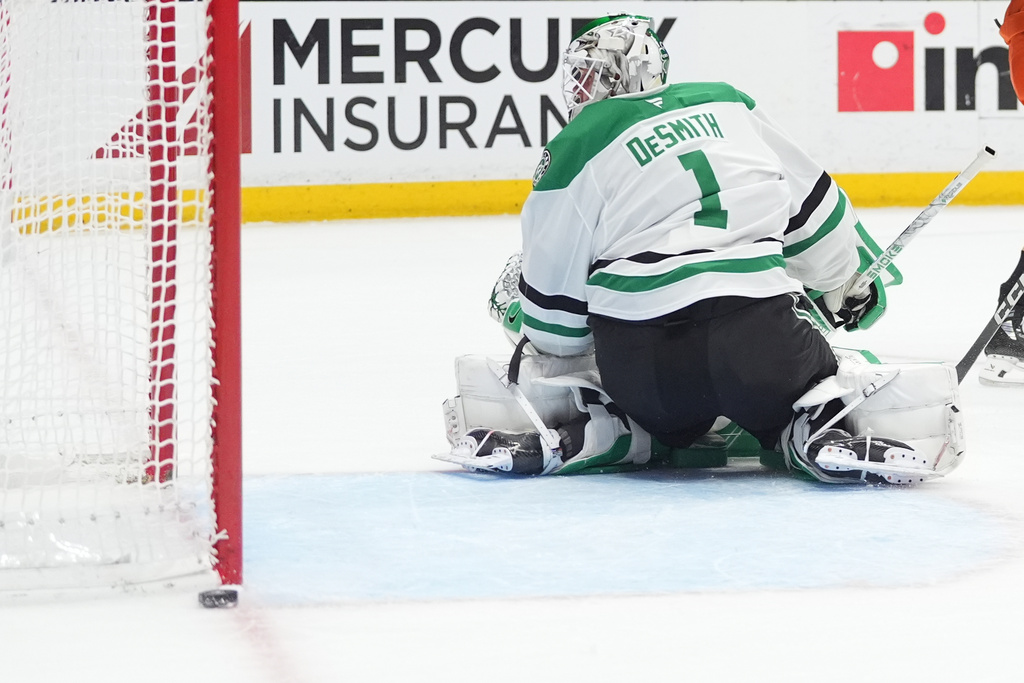 Dallas Stars goaltender Casey DeSmith turns around to see a shot by Anaheim Ducks center Mason McTavish go wide of the goal during the first period of an NHL hockey game Tuesday, Jan. 13, 2026, in Anaheim, Calif. (AP Photo/Gregory Bull)