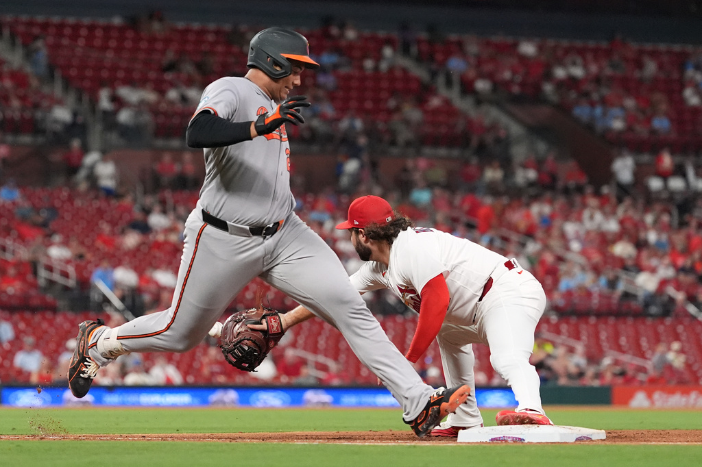 Baltimore Orioles' Samuel Basallo, left, singles as St. Louis Cardinals first baseman Alec Burleson handles the throw during the fourth inning of a baseball game Wednesday, Aug. 26, 2026, in St. Louis. (AP Photo/Jeff Roberson)