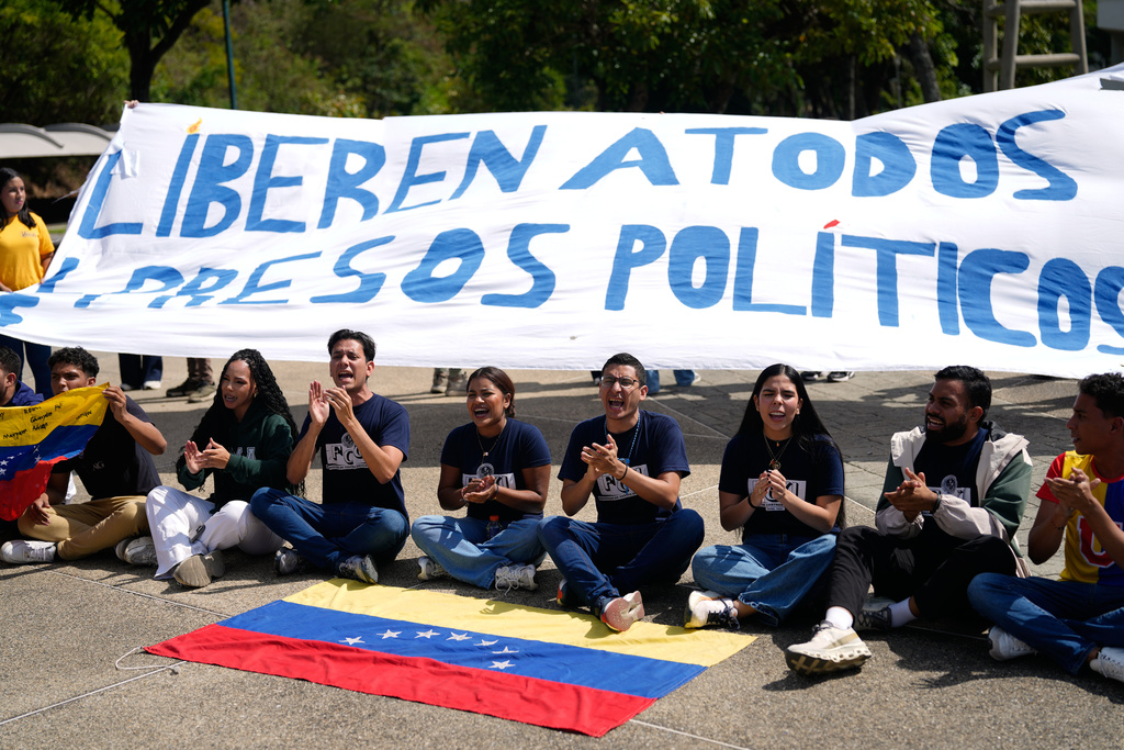 University students rally to demand the release of political prisoners in Caracas, Venezuela, Tuesday, Feb. 3, 2026. (AP Photo/Ariana Cubillos)