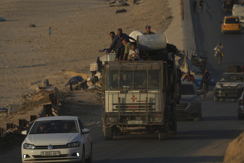 Displaced Palestinians fleeing northern Gaza Strip move with their belongings along the Sea Road, near Wadi Gaza, Saturday, Aug. 30, 2025. (AP Photo/Abdel Kareem Hana)