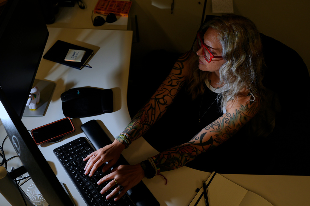Deanna Danger types an AI prompt into her computer as she uses the technology to assist in her tasks as an administrative assistant at Vanderbilt University, Thursday, June 11, 2026, in Nashville, Tenn. (AP Photo/George Walker IV)
