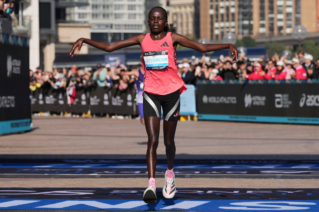 Peres Jepchirchir of Kenya reacts after crossing the finish line at the Opera House to win the women's Sydney Marathon, in Sydney, Sunday, Aug. 30, 2026. (AP Photo/Mark Baker)
