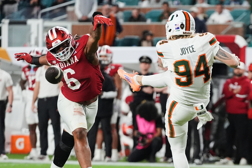 Indiana defensive lineman Mikail Kamara blocks a punt by Miami punter Dylan Joyce during the second half of the College Football Playoff national championship game, Monday, Jan. 19, 2026, in Miami Gardens, Fla. (AP Photo/Lynne Sladky)