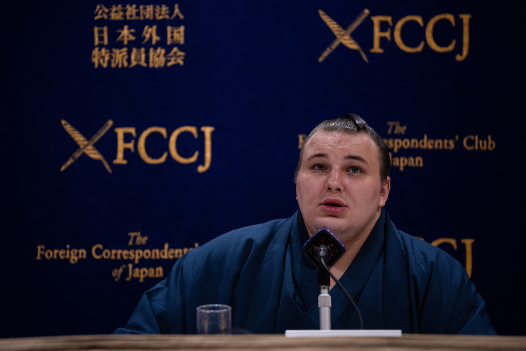 Ukrainian sumo wrestler Danilo Yavhushyshyn, known by his Japanese name Aonishiki Arata, speaks during a press conference at the Foreign Correspondents' Club of Japan, in Tokyo, Thursday, Oct. 9, 2025. (AP Photo/Louise Delmotte)