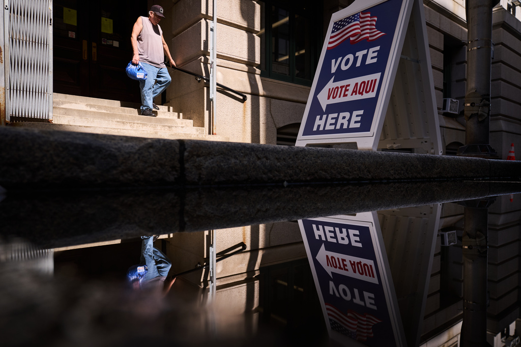 A sign directs voters to an entrance for City Hall during early voting for the Rhode Island primary election, Wednesday, Sept. 2, 2026, in Providence, R.I. (AP Photo/David Goldman)