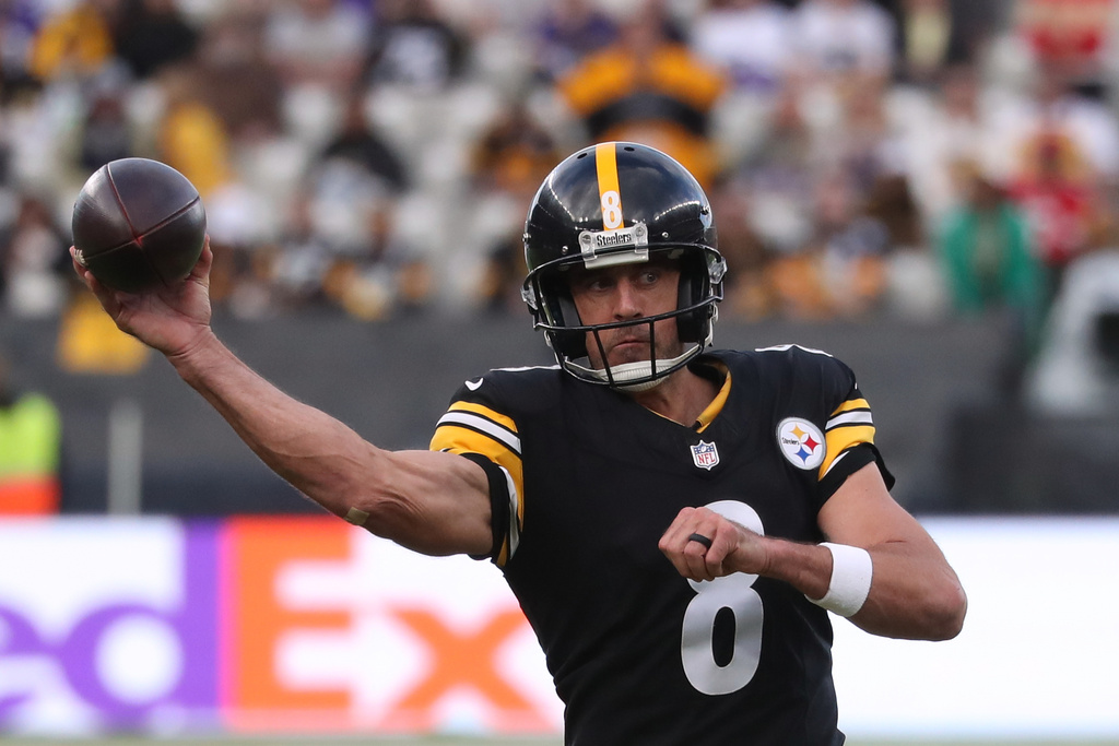 Pittsburgh Steelers quarterback Aaron Rodgers (8) throws the ball during the NFL football game between Minnesota Vikings and Pittsburgh Steelers at Croke Park stadium in Dublin, Sunday, Sept. 28, 2025.(AP Photo/Peter Morrison)