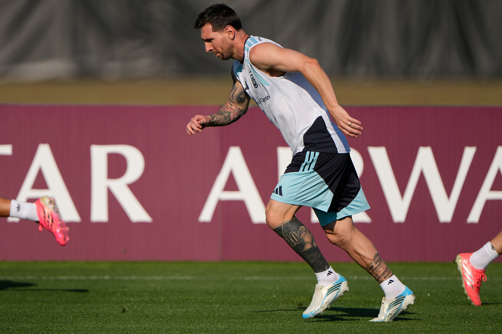 Argentina's Lionel Messi trains for the World Cup soccer tournament Wednesday, June 24, 2026, in Kansas City, Kan. (AP Photo/Charlie Riedel)