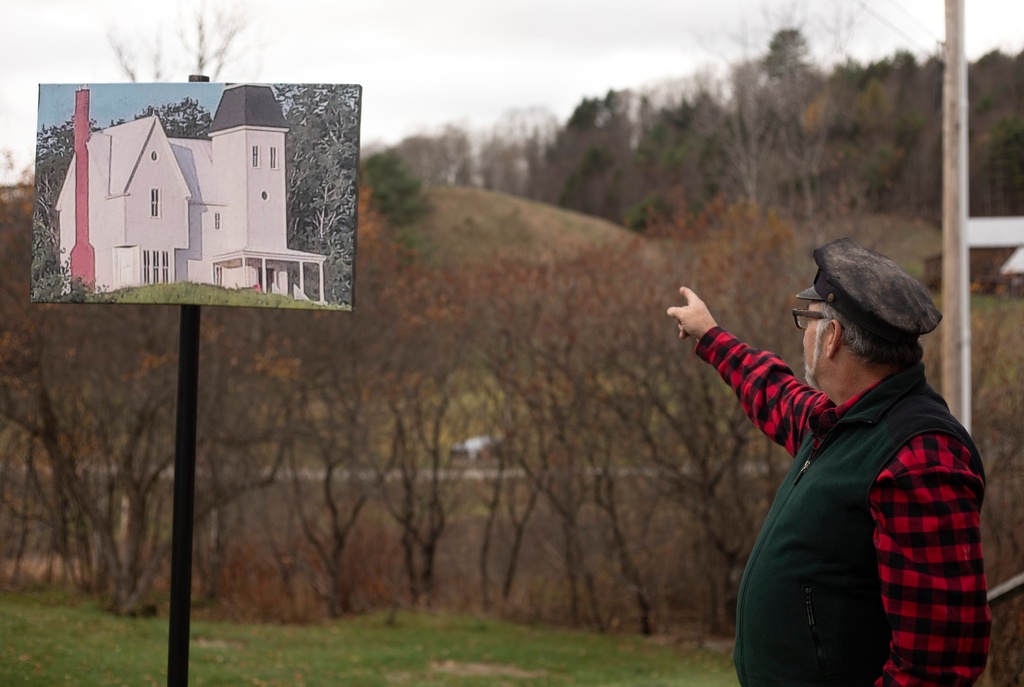 East Corinth resident and Beetlejuice fan Wade Pierson points to the hill where a home was constructed and later taken down for the Beetlejuice films in East Corinth, Vt., Tuesday, Oct. 28, 2025. (AP Photo/Amanda Swinhart)