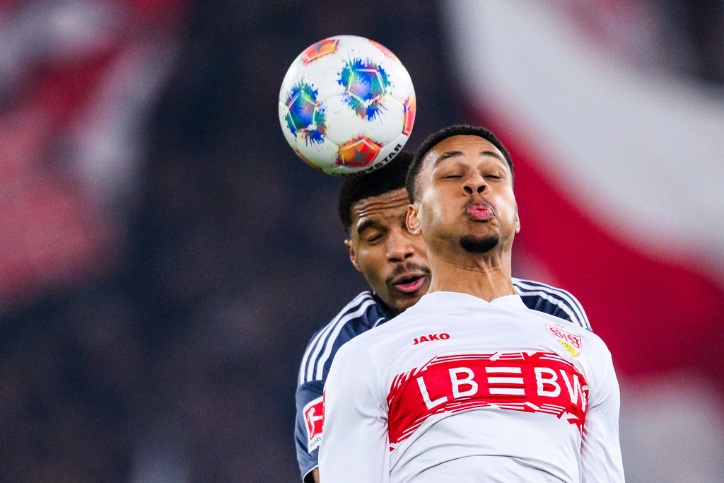 Stuttgart's Nikolas Nartey, front, and Frankfurt Aurèle Amenda in action during the Bundesliga soccer match between VfB Stuttgart and Eintracht Frankfurt in Stuttgart, Germany, Tuesday Jan. 13, 2026. (Tom Weller/dpa via AP)
