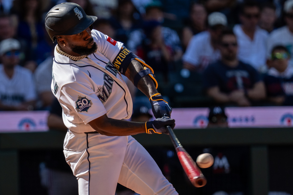 Seattle Mariners' Randy Arozarena hits a double during the ninth inning of a baseball game against the Minnesota Twins, Saturday, Aug. 1, 2026, in Seattle. (AP Photo/Stephen Brashear)