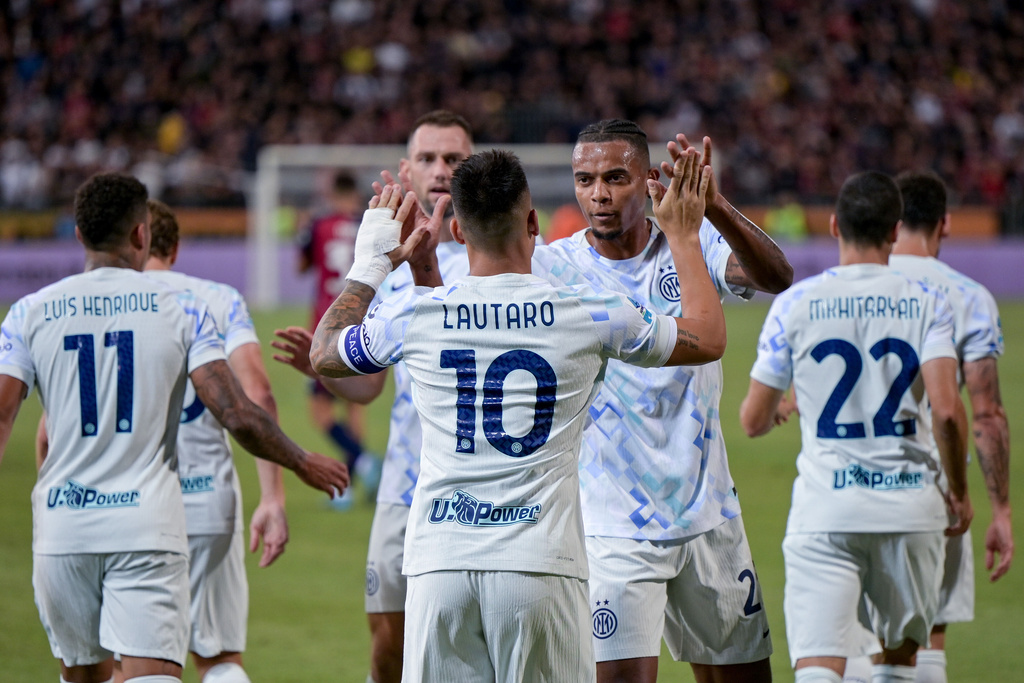 Inter's Lautaro Javier Martinez, center, celebrates scoring during the Serie A soccer match between Cagliari Calcio and Inter at the Unipol Domus in Cagliari, Sardinia, Italy, Saturday Sept. 27, 2025. (Gianluca Zuddas/LaPresse via AP)