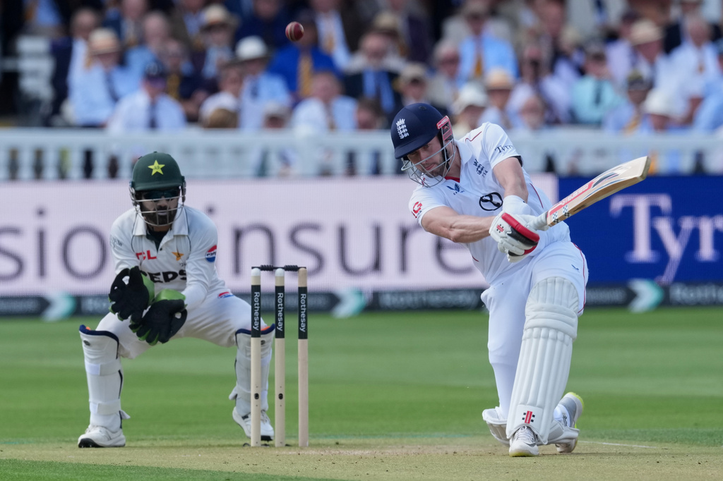 England's Gus Atkinson bats on day two of the second cricket test match between England and Pakistan in London, Friday, Aug. 28, 2026. (AP Photo/Dave Shopland)