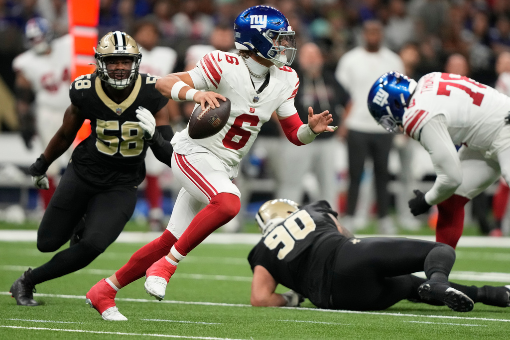 New York Giants quarterback Jaxson Dart (6) runs out of the pocket against the New Orleans Saints in the first half of an NFL football game, Sunday, Oct. 5, 2025, in New Orleans. (AP Photo/Gerald Herbert)