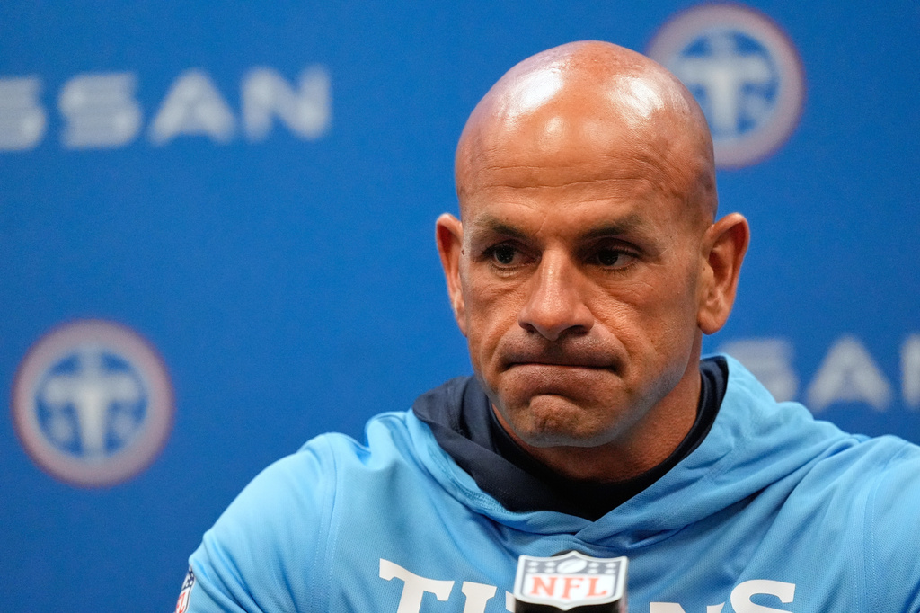 Tennessee Titans head coach Robert Saleh talks to journalists after an NFL football game against the Cleveland Browns in Nashville, Tenn., Sunday, Oct. 25, 2026. (AP Photo/George Walker IV)