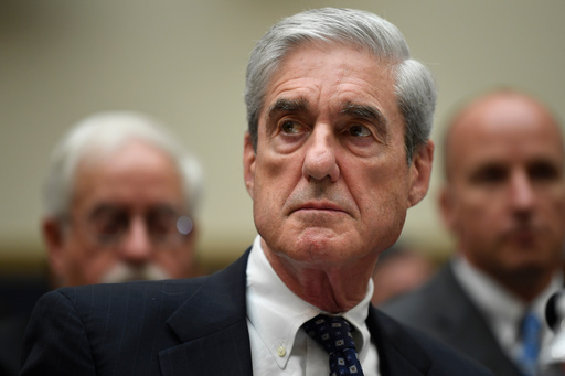 Former FBI Director Robert Mueller, who investigated Russia-Trump ...