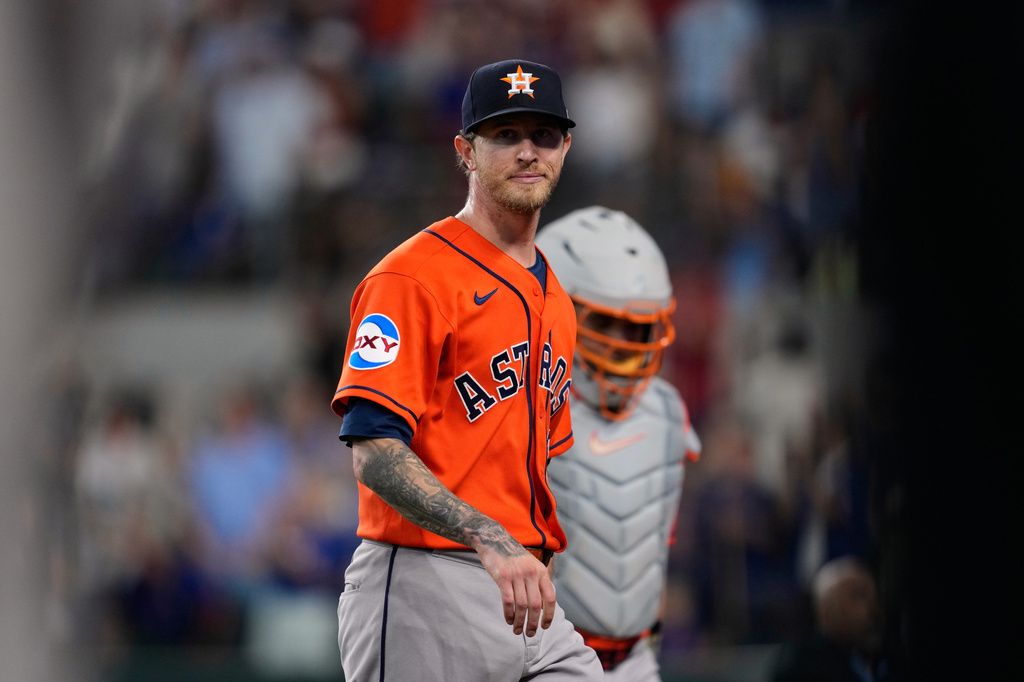 Houston Astros pitcher Josh Hader walks to the dugout after giving up a run-scoring single to Texas Rangers' Brandon Nimmo in the ninth inning of a baseball game in Arlington, Texas, Sunday, July 12, 2026. (AP Photo/Tony Gutierrez)