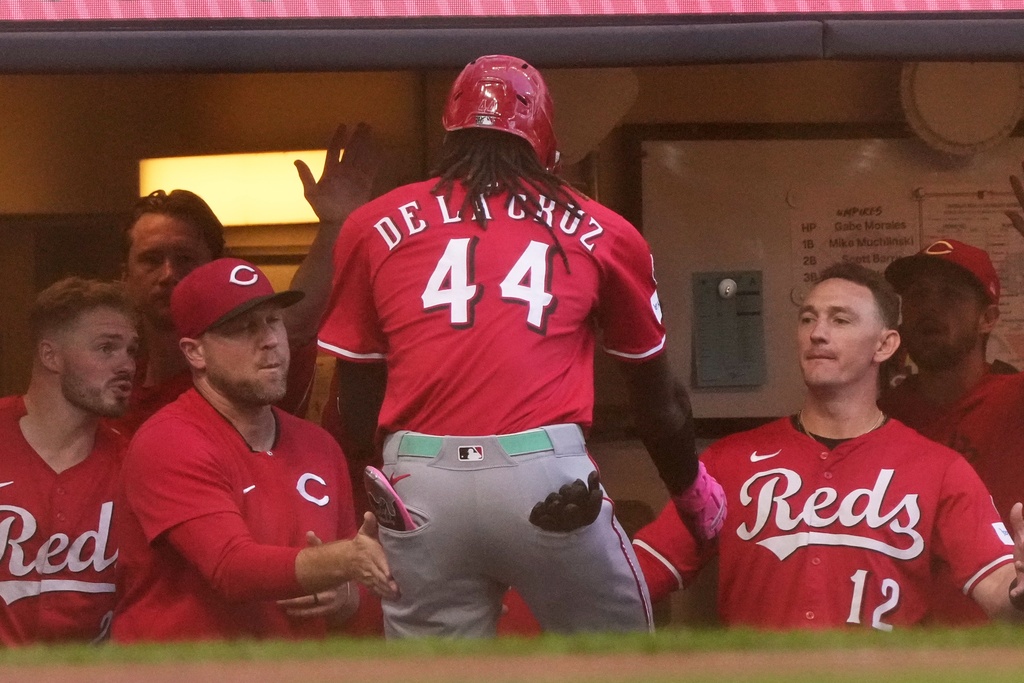 Cincinnati Reds' Elly De La Cruz is congratulated after hitting a home run during the second inning of a baseball game against the Milwaukee Brewers Sunday, Sept. 28, 2025, in Milwaukee. (AP Photo/Morry Gash)