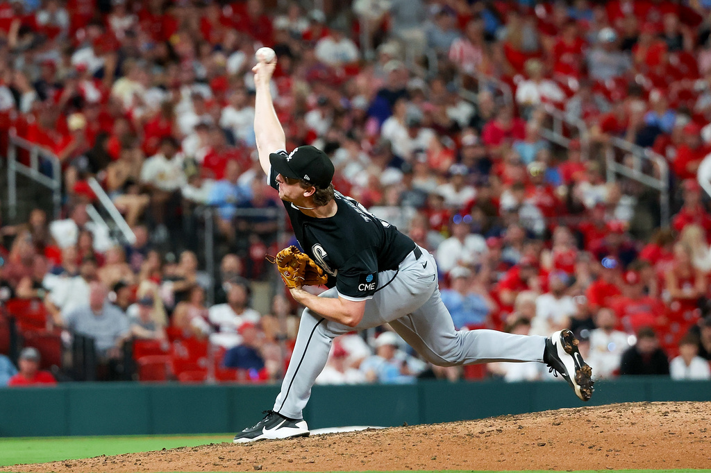 Chicago White Sox's Justin Jirschele delivers a pitch during the eighth inning of a baseball game against the St. Louis Cardinals Saturday, Sept. 12, 2026, in St. Louis. (AP Photo/Scott Kane)