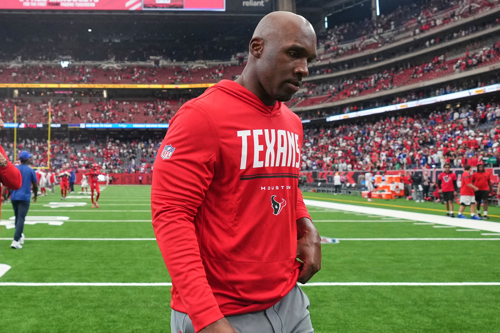 Houston Texans head coach DeMeco Ryans walks off the field following an overtime loss to the New York Giants in an NFL football game in Houston, Sunday, Oct. 25, 2026. (AP Photo/Eric Smith)
